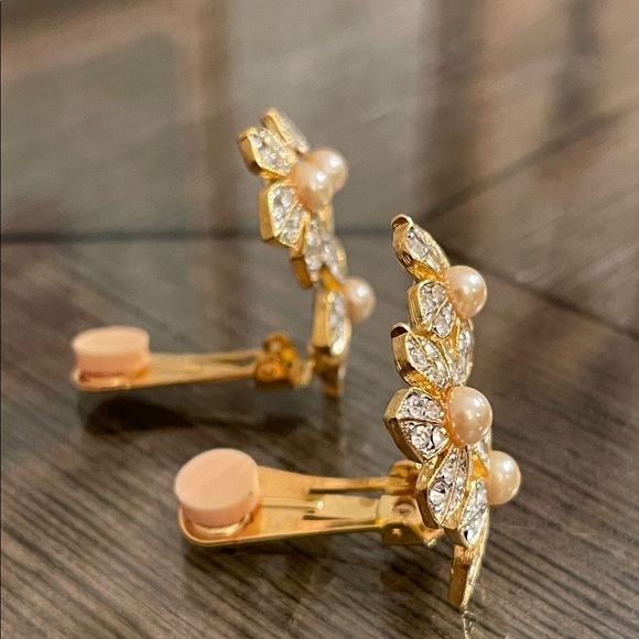 Kenneth Jay Lane Gold-tone and Pearl Floral Cluster Earrings - Picture 12 of 17